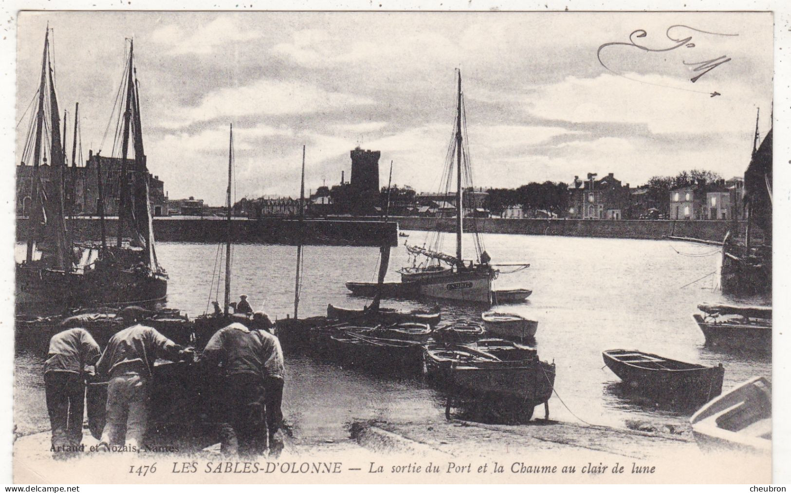 85.  LES SABLES D'OLONNE .CPA. LA SORTIE DU PORT ET LA CHAUME AU CLAIR DE LUNE. ANNEE 1917 + TEXTE F.M - Sables D'Olonne