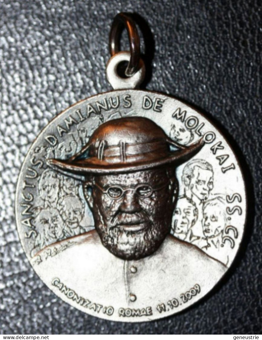 Pendentif Médaille Religieuse Coloniale Fin XXe "Saint Damien De Molokaï (Père Damien) Mort à Hawaï" Religious Medal - Religione & Esoterismo