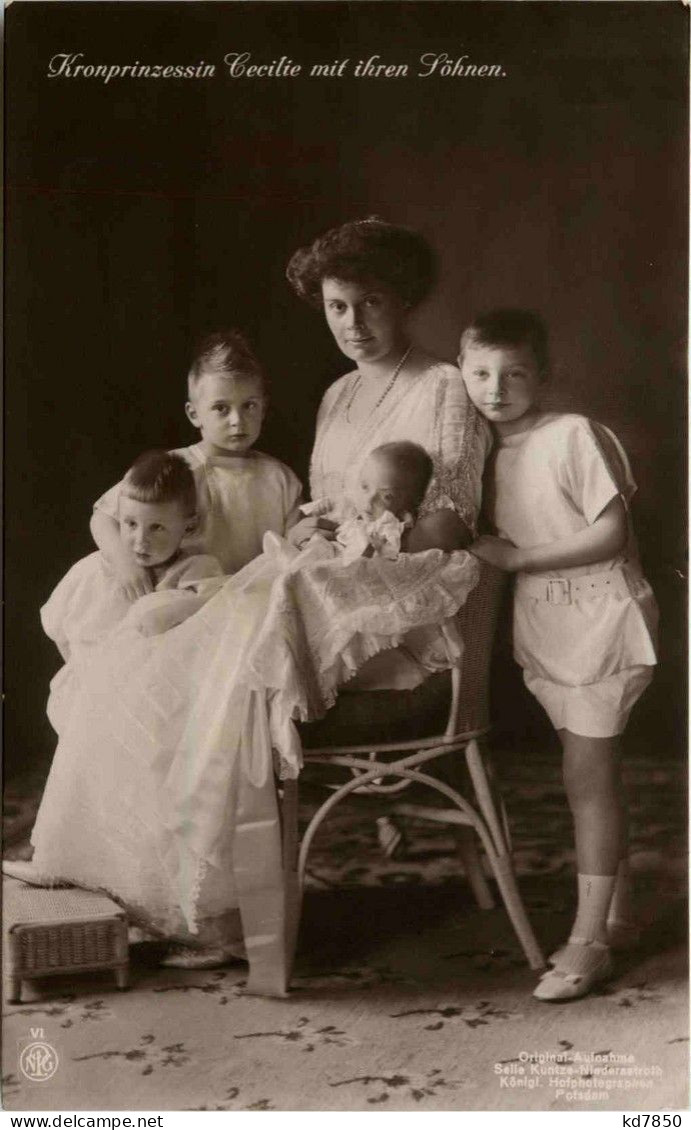 Kronprinzessin Cecilie Mit Söhnen - Royal Families