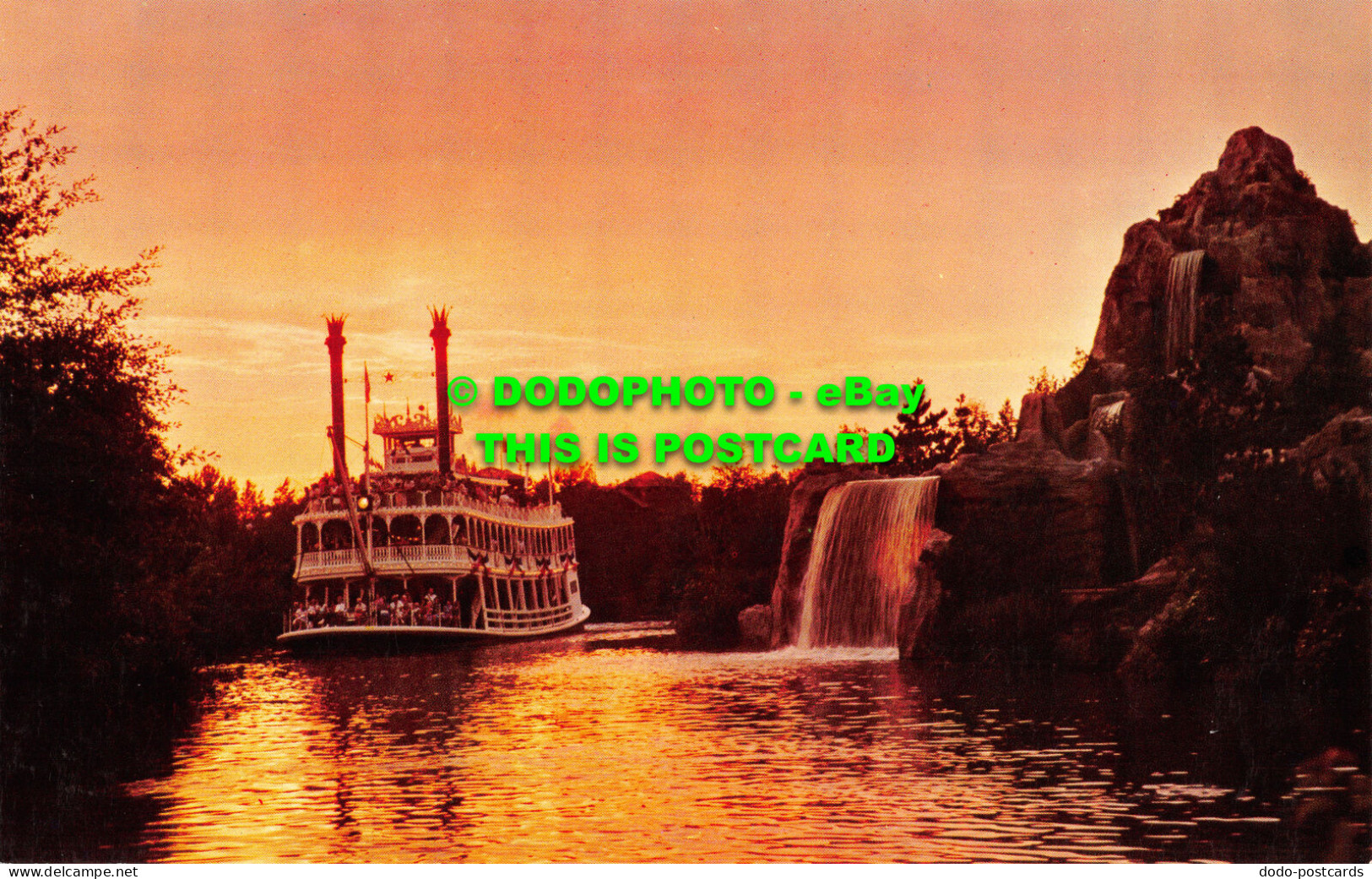 R520962 Mark Twain At Dusk. Disneyland. Walt Disney Productions - Wereld