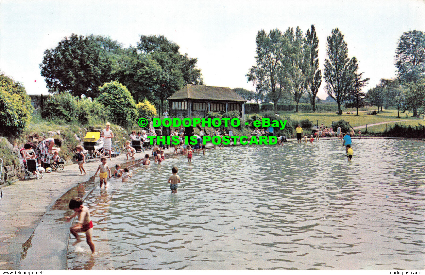 R520977 Swindon. Coate Water. Children Paddling Pool - Wereld