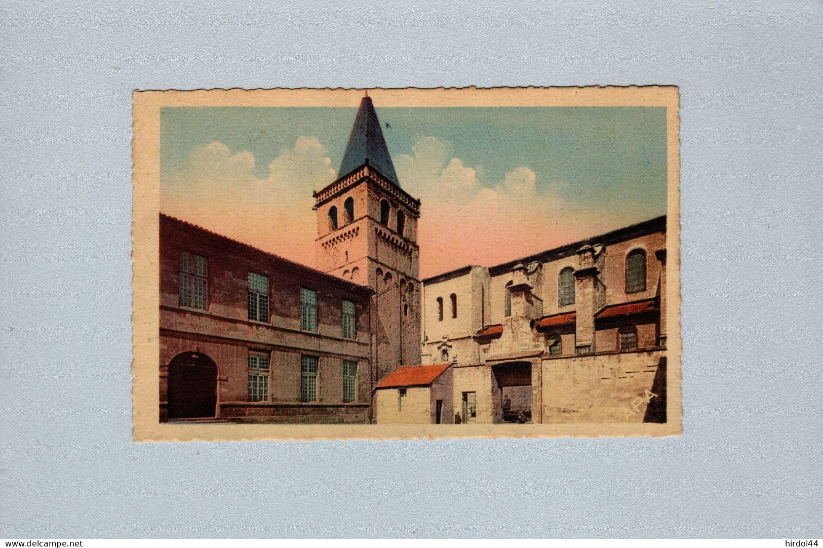 Castres (81) : Le Clocher Roman Et L'Eglise Saint Benoit - Castres