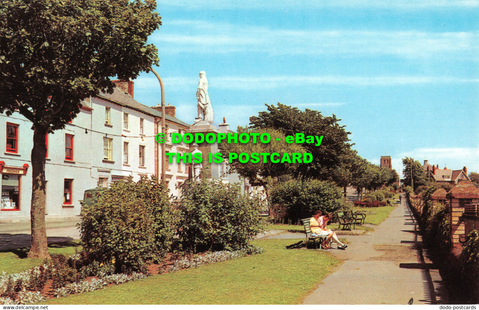 R521002 Milford Haven. Hamilton Terrace. Postcard - Welt