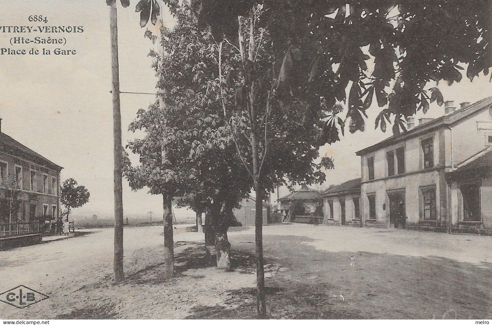 CPA - (Dep. 70) -VITREY-VERNOIS - Place De La Gare - Autres & Non Classés