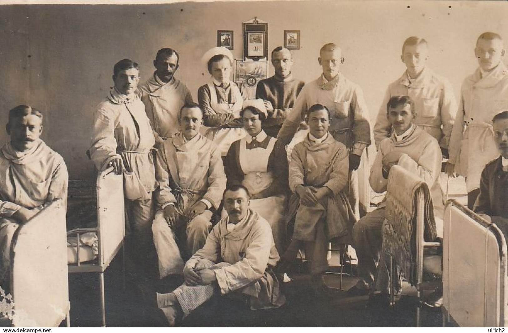 AK Foto Deutsche Soldaten Mit Krankenschwestern - Lazarett Verwundete - 1. WK (68936) - War 1914-18