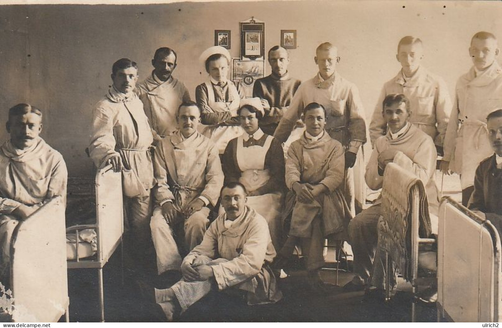 AK Foto Deutsche Soldaten Mit Krankenschwestern - Lazarett Verwundete - 1. WK (68936) - Guerra 1914-18