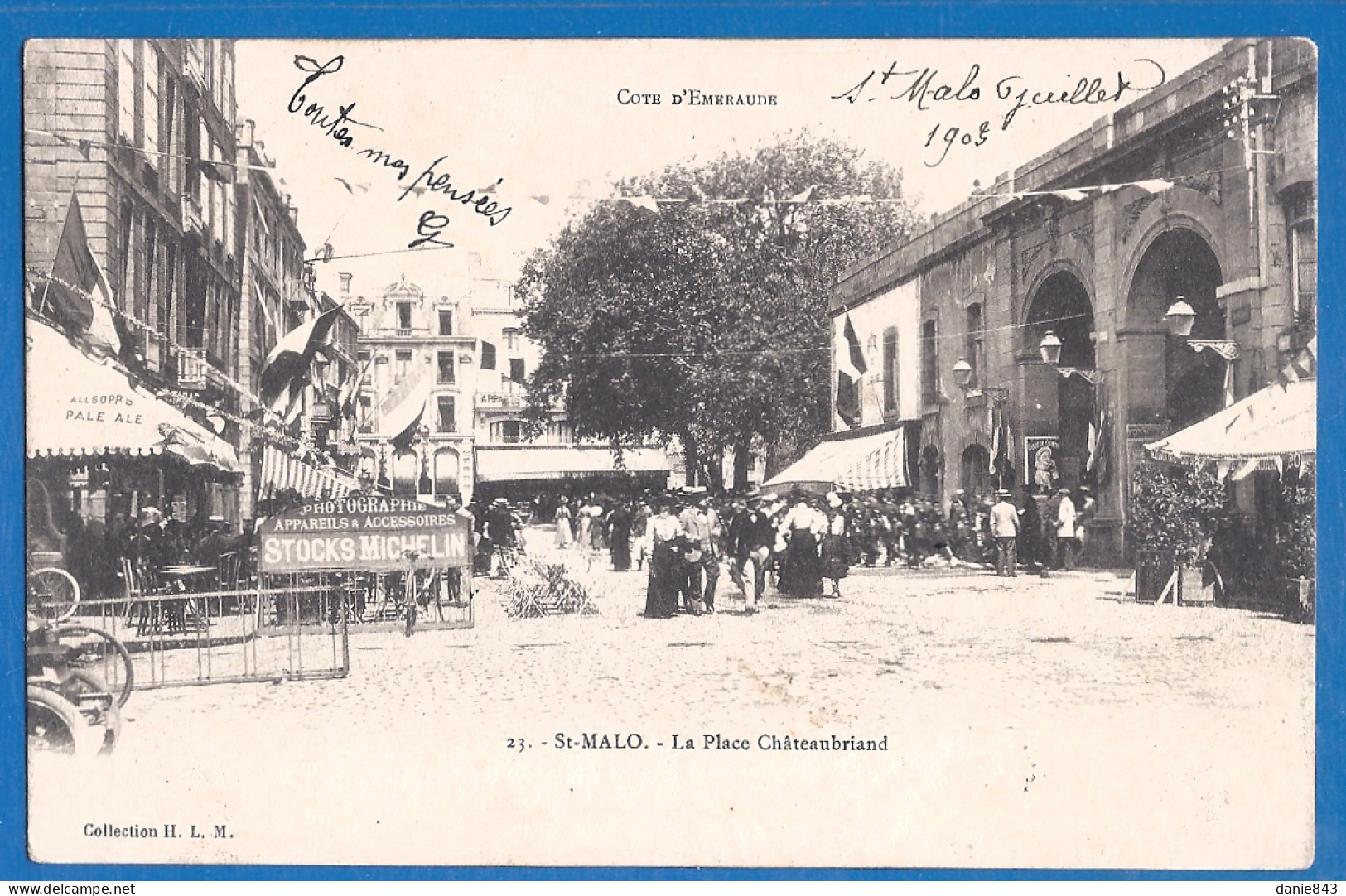 CPA Dos Précurseur - ILLE ET VILAINE - SAINT MALO - LA PLACE CHATEAUBRIANT - Animation, Café, Publicités - Saint Malo