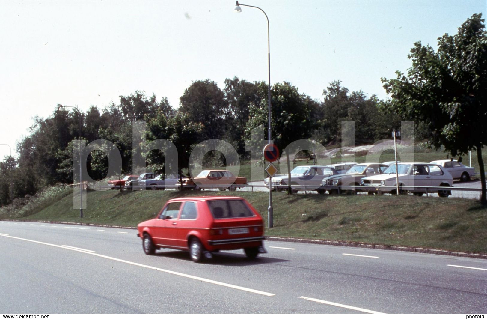 C 1980 VW VOLKSWAGEN GOLF SWEDEN SVERIG 35mm  DIAPOSITIVE SLIDE Not PHOTO No FOTO NB4090 - Diapositives