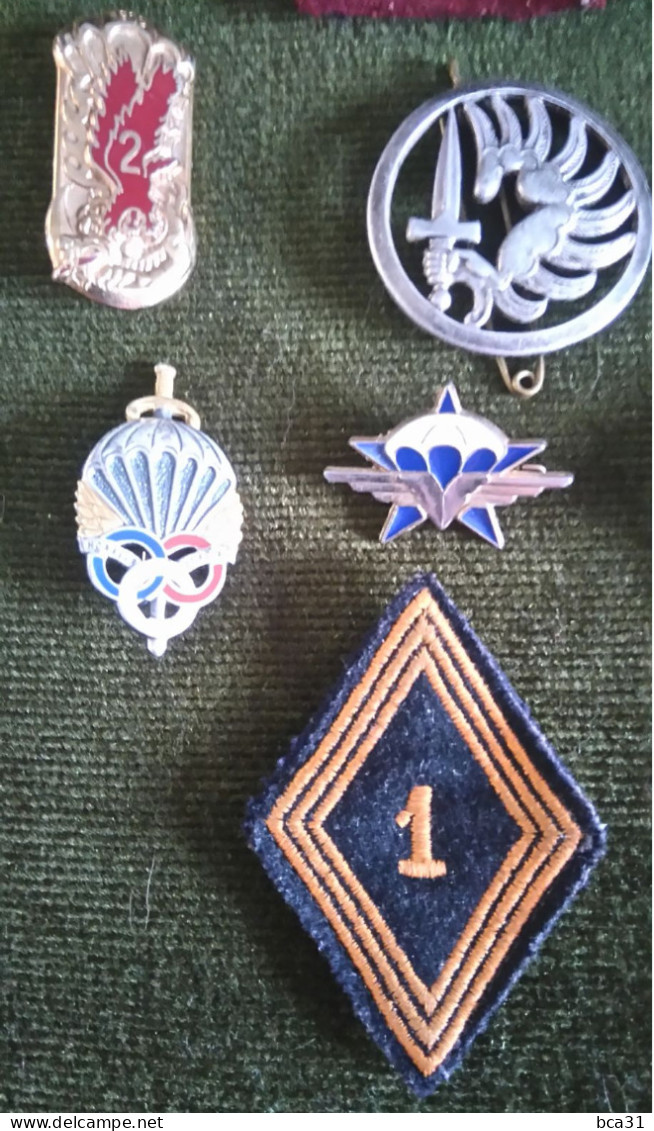 Lot D'insignes Et De Tissus D'unités Parachutistes - Esercito