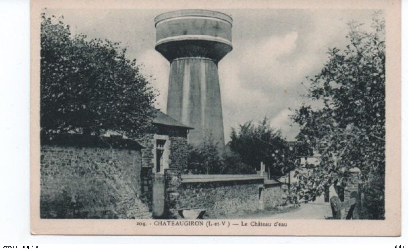 Chateaugiron L'eglise Le Chateau D'eau - Châteaugiron