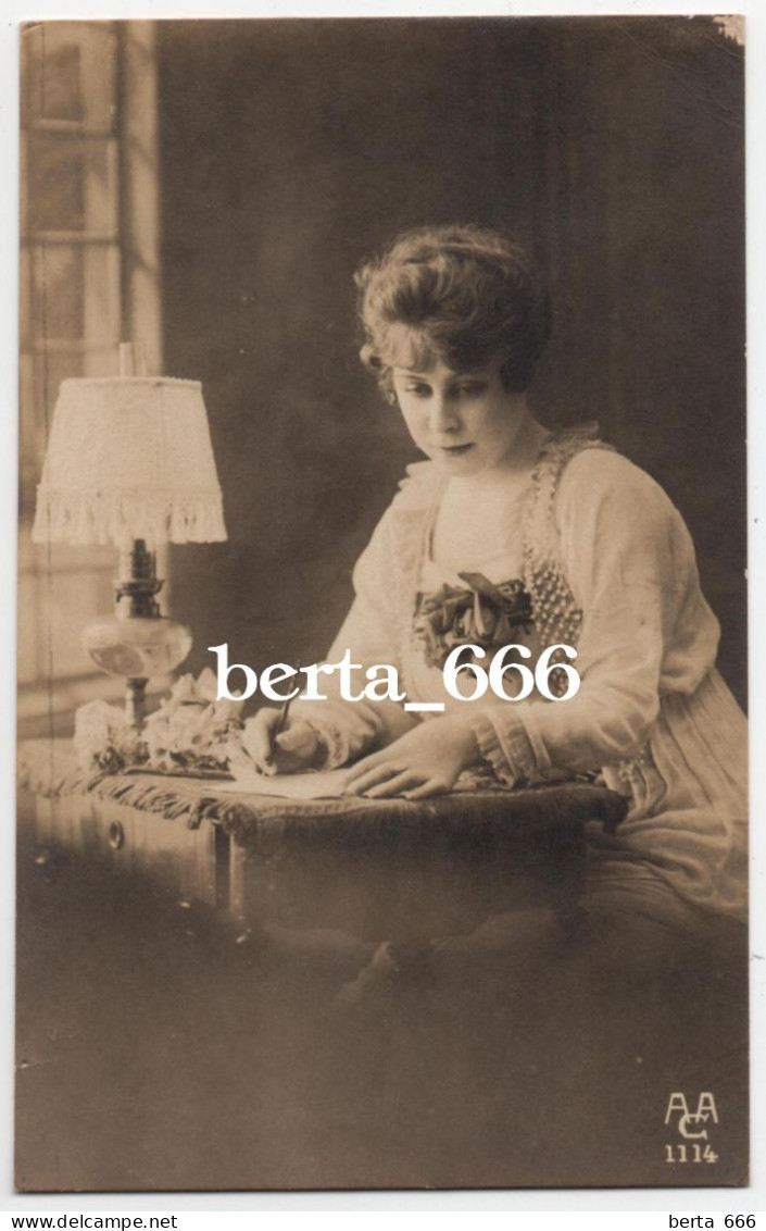 Photo CPA Femme En Ecrivant * Lady Writing Real Photo - Women