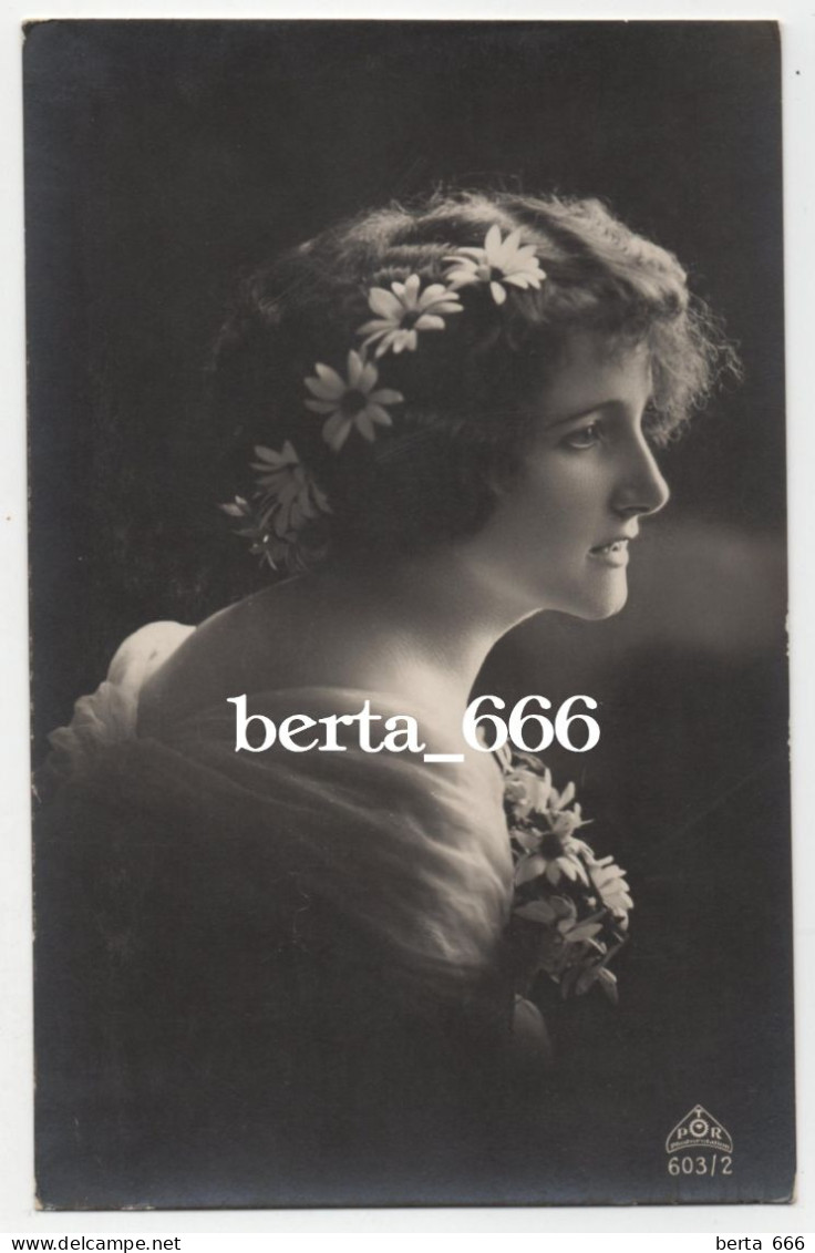 Photo CPA Belle Jeune Femme * Profile Portrait Of A Young Lady Real Photo - Vrouwen