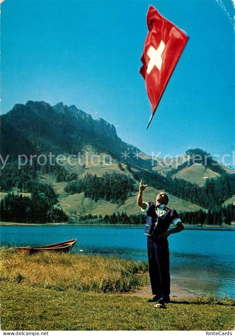 13318560 Lac Noir Schwarzsee FR Uferpartie Am See Schweizer Flagge Lac Noir Schw - Autres & Non Classés