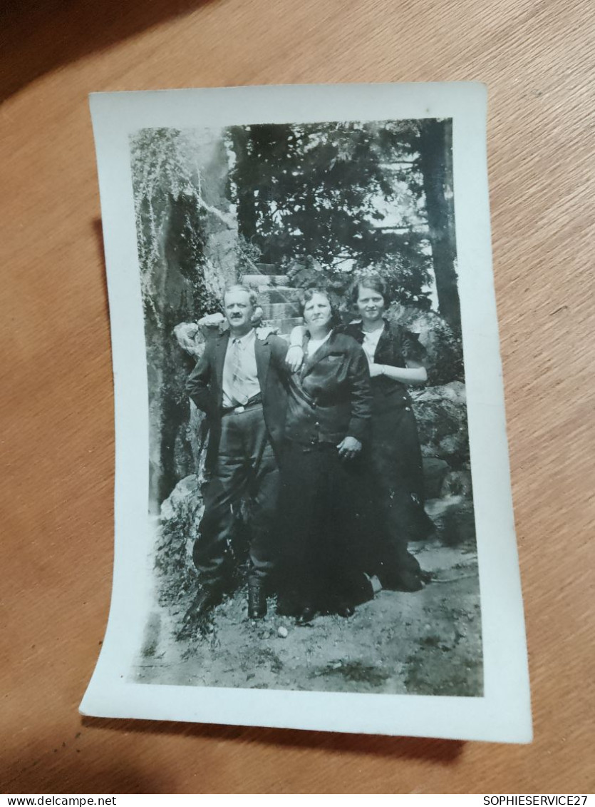 561 // PHOTO ANCIENNE  FAMILLE 11 X 7 CMS - Personnes Anonymes