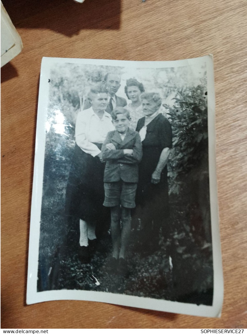 561 // PHOTO ANCIENNE  FAMILLE  12 X 9 CMS - Anonymous Persons