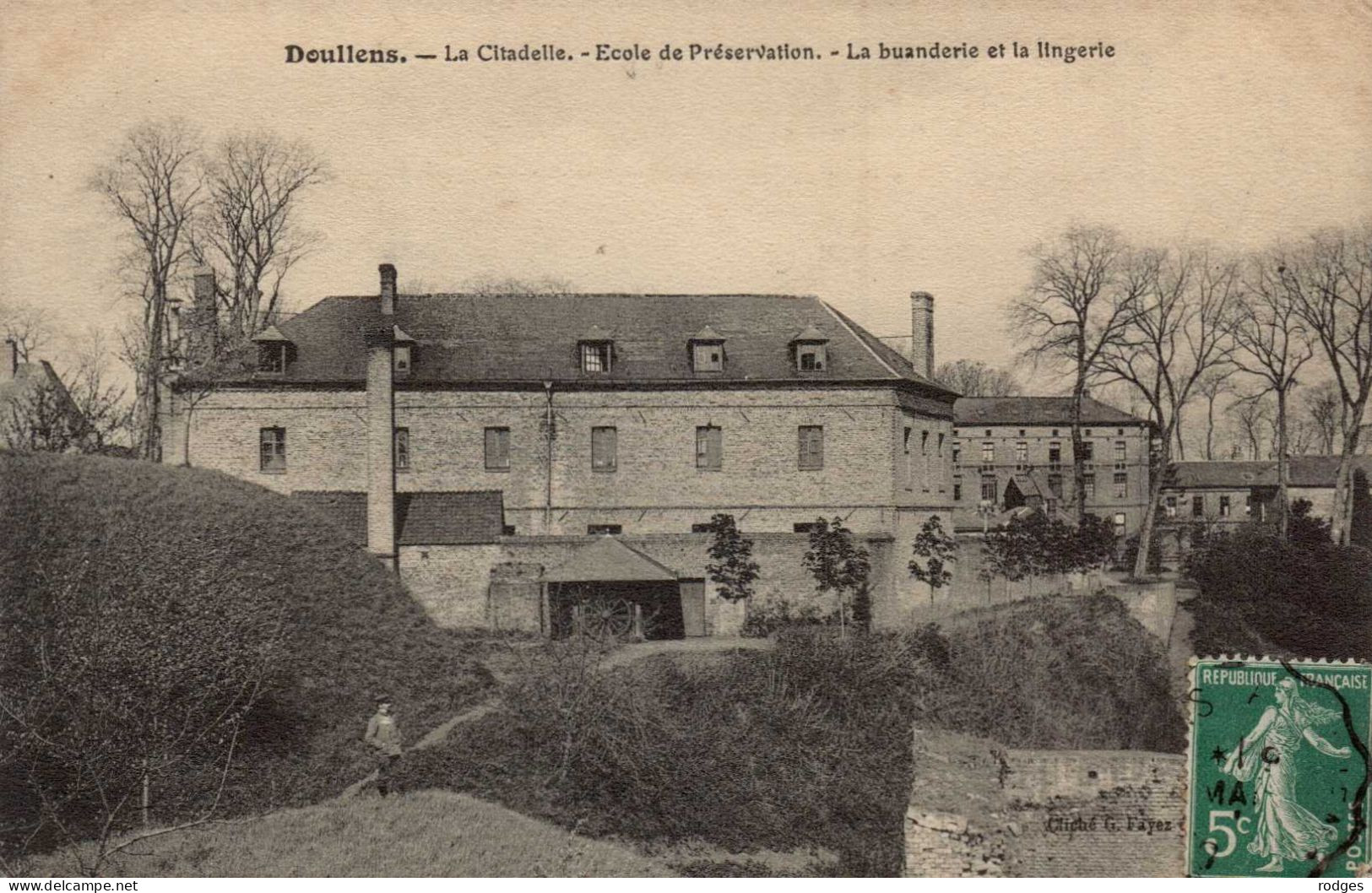80 , Cpa  DOULLENS , La Citadelle , Ecole De Préservation , La Buanderie Et La Lingerie  (14570.V24) - Doullens