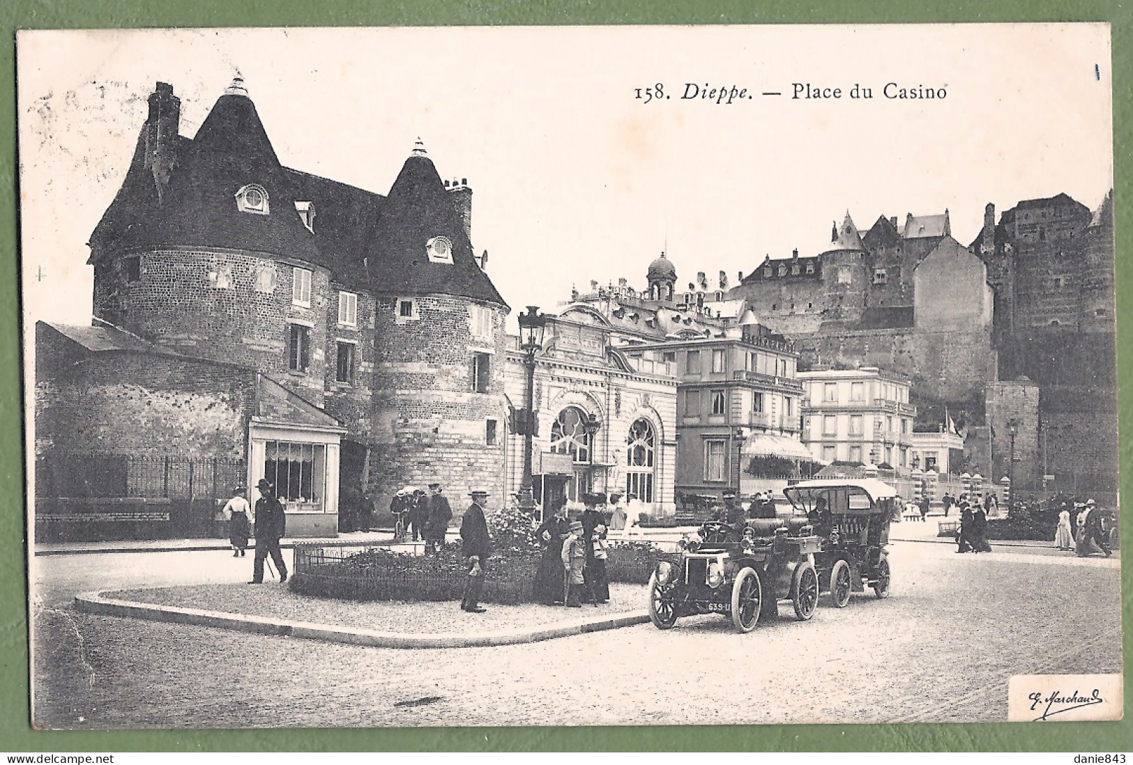 CPA - SEINE MARITIME - DIEPPE PLACE DU CASINO  - Animation, 2 Très Belles Automobiles - Dieppe