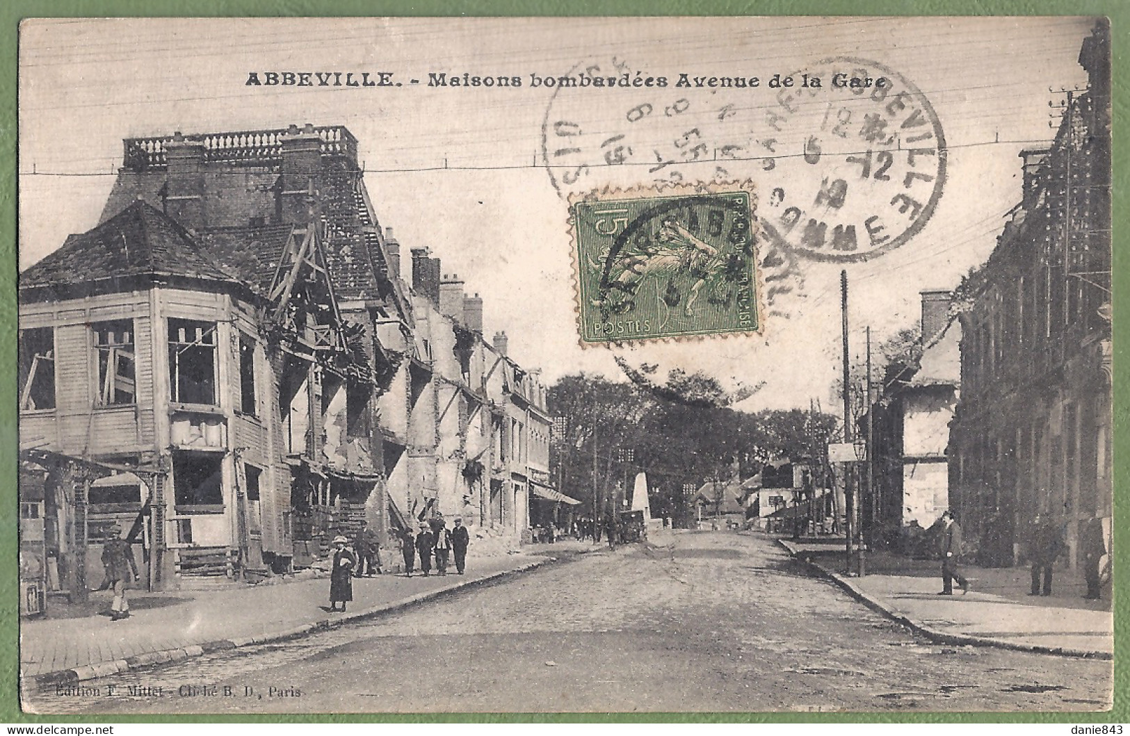 CPA Vue Peu Courante - SOMME - ABBEVILLE - MAISONS BOMBARDÉES AVENUE DE LA GARE - Animation - Abbeville