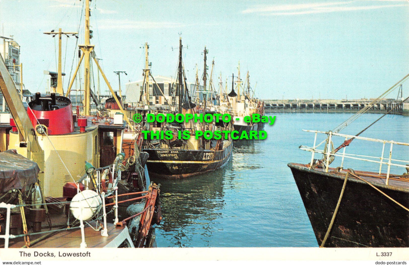 R522191 Lowestoft. The Docks. E. T. W. Dennis. Photocolour - Welt