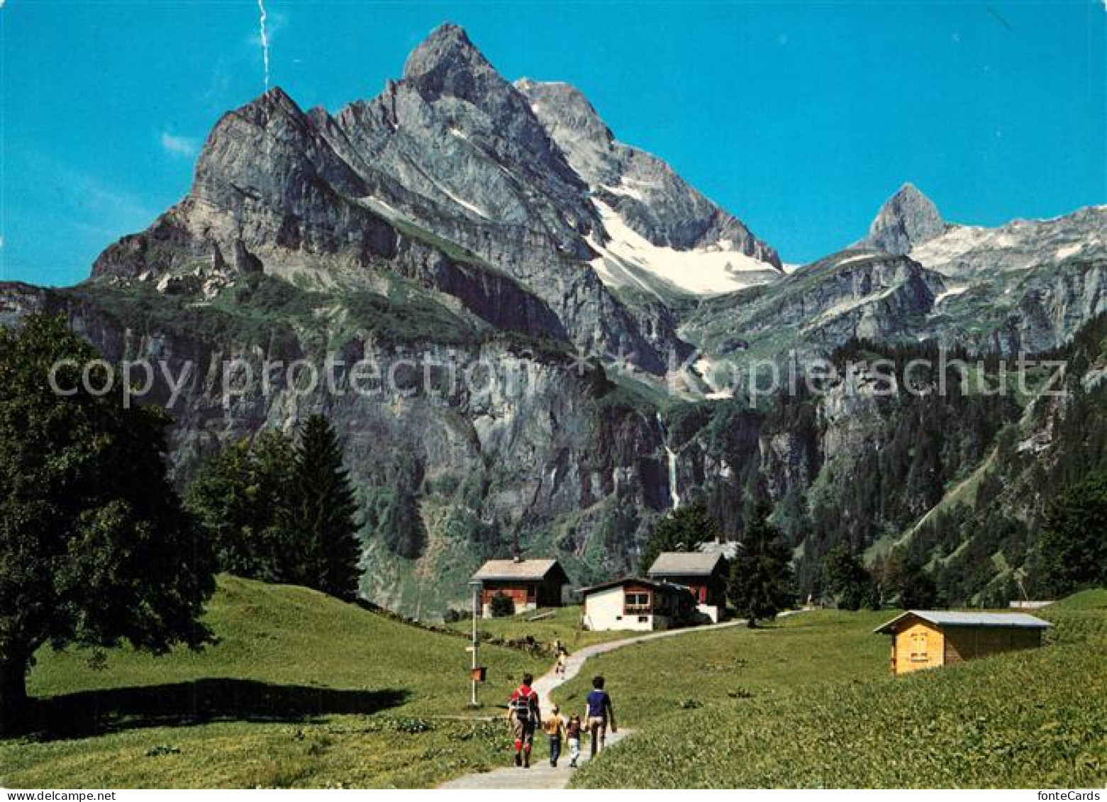 13302474 Braunwald GL Wanderweg Blick Gegen Ortsstock Und Hoher Turm Glarner Alp - Sonstige & Ohne Zuordnung