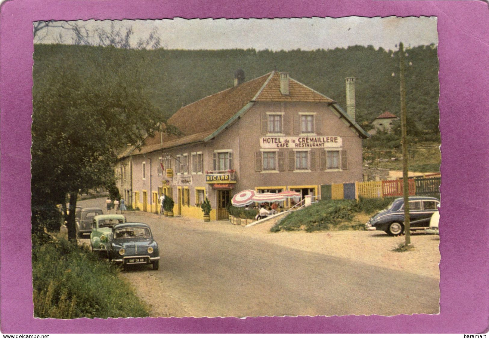 25 Hyèvre-Paroisse Hôtel Restaurant LA CREMAILLERE Tabac  Automobiles Renault Dauphine Peugeot 203 Enseigne RICARD - Andere & Zonder Classificatie