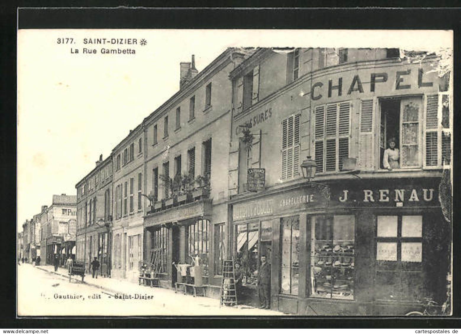 CPA Saint-Dizier, La Rue Gambetta, Vue De La Rue  - Saint Dizier