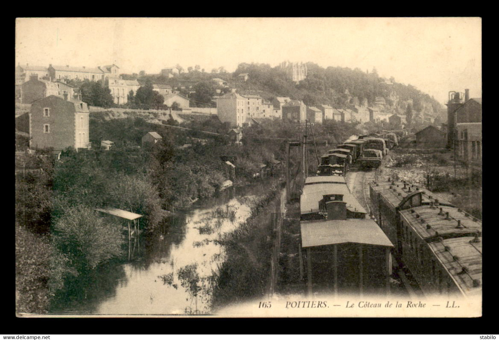 86 - POITIERS - LE COTEAU DE LA ROCHE -  TRAINS SUR LES VOIES DE CHEMIN DE FER - Poitiers