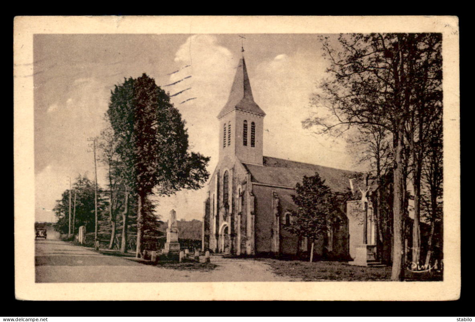 86 -VOUNEUIL-SOUS-BIARD - PLACE DE L'EGLISE - VOIR L'ETAT - Vouneuil Sous Biard