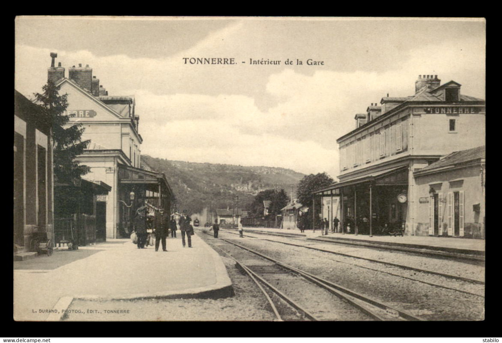 89 - TONNERRE - INTERIEUR DE LA GARE DE CHEMIN DE FER - Tonnerre