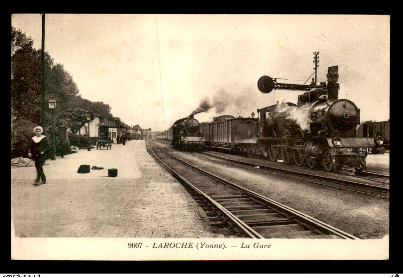 89 - LAROCHE - TRAIN EN GARE DE CHEMIN DE FER - Laroche Saint Cydroine