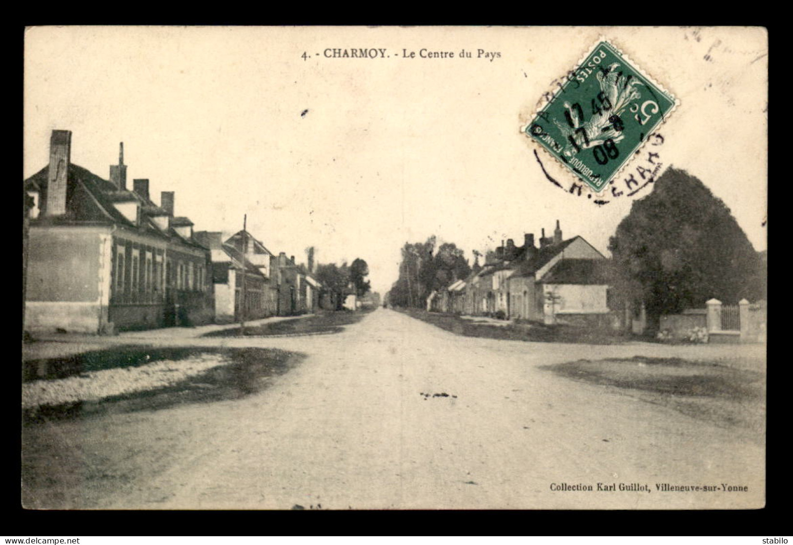 89 - CHARMOY - LE CENTRE - Charmoy