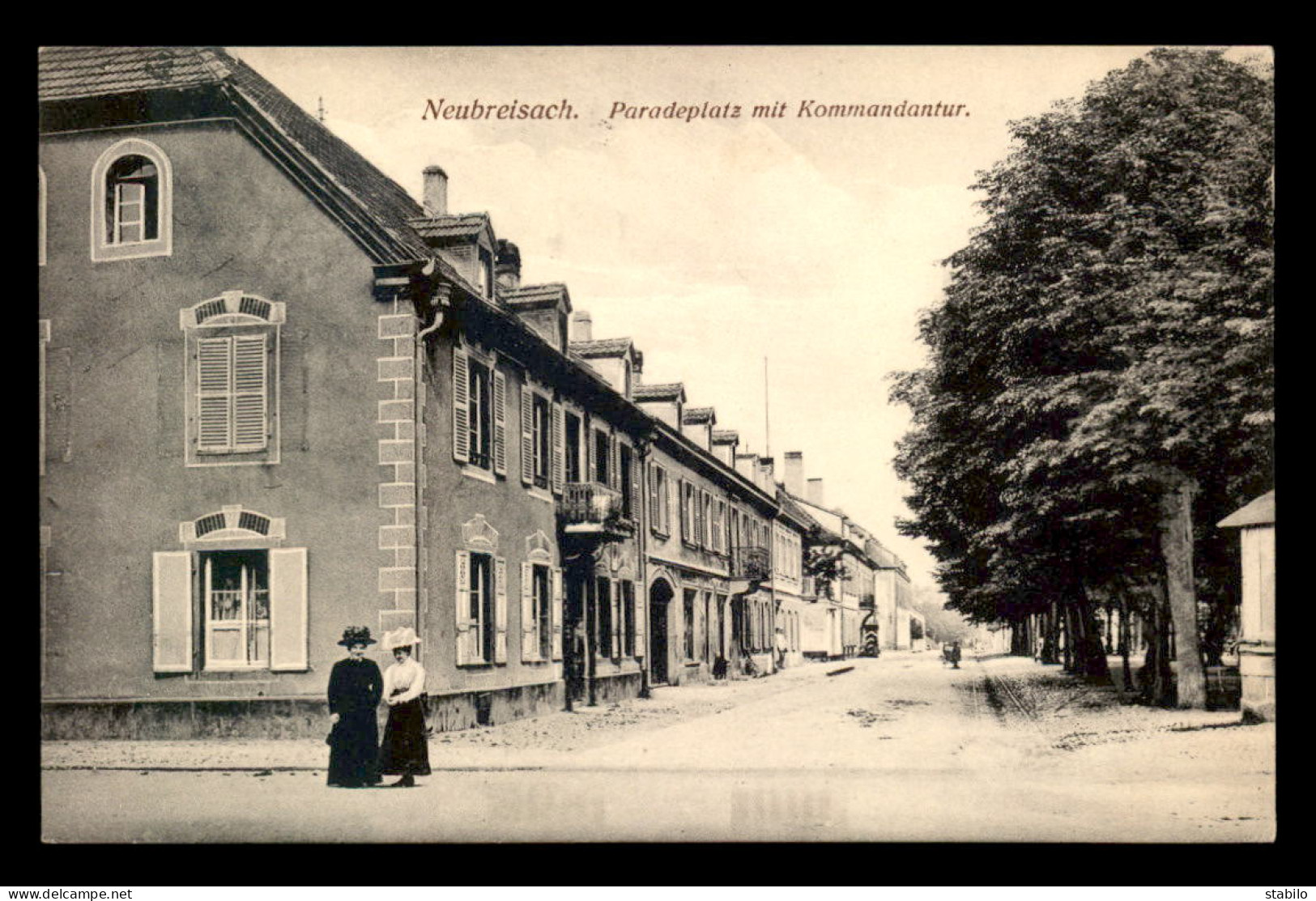 68 - NEUF BRISACH - NEUBREISACH - PARADEPLATZ MIT KOMMANDANTUR - Neuf Brisach