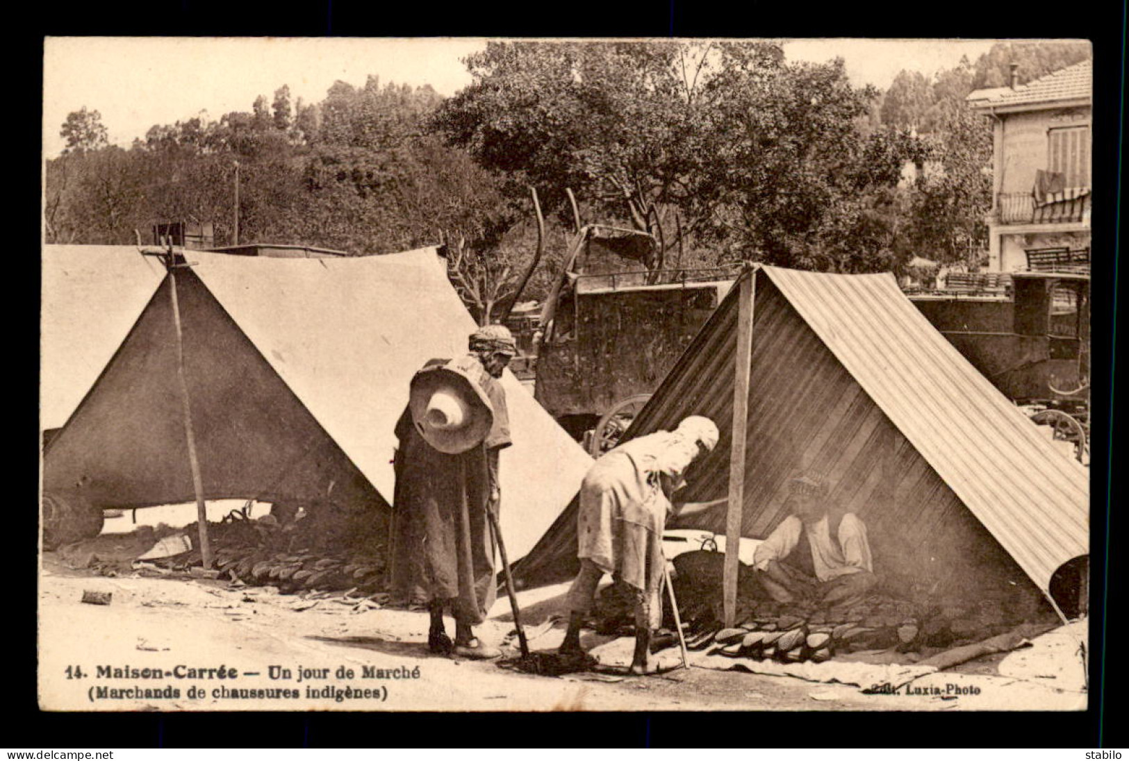 ALGERIE - MAISON CARREE - UN JOUR DE MARCHE - MARCHANDS DE CHAUSSURES INDIGENES - Altri & Non Classificati