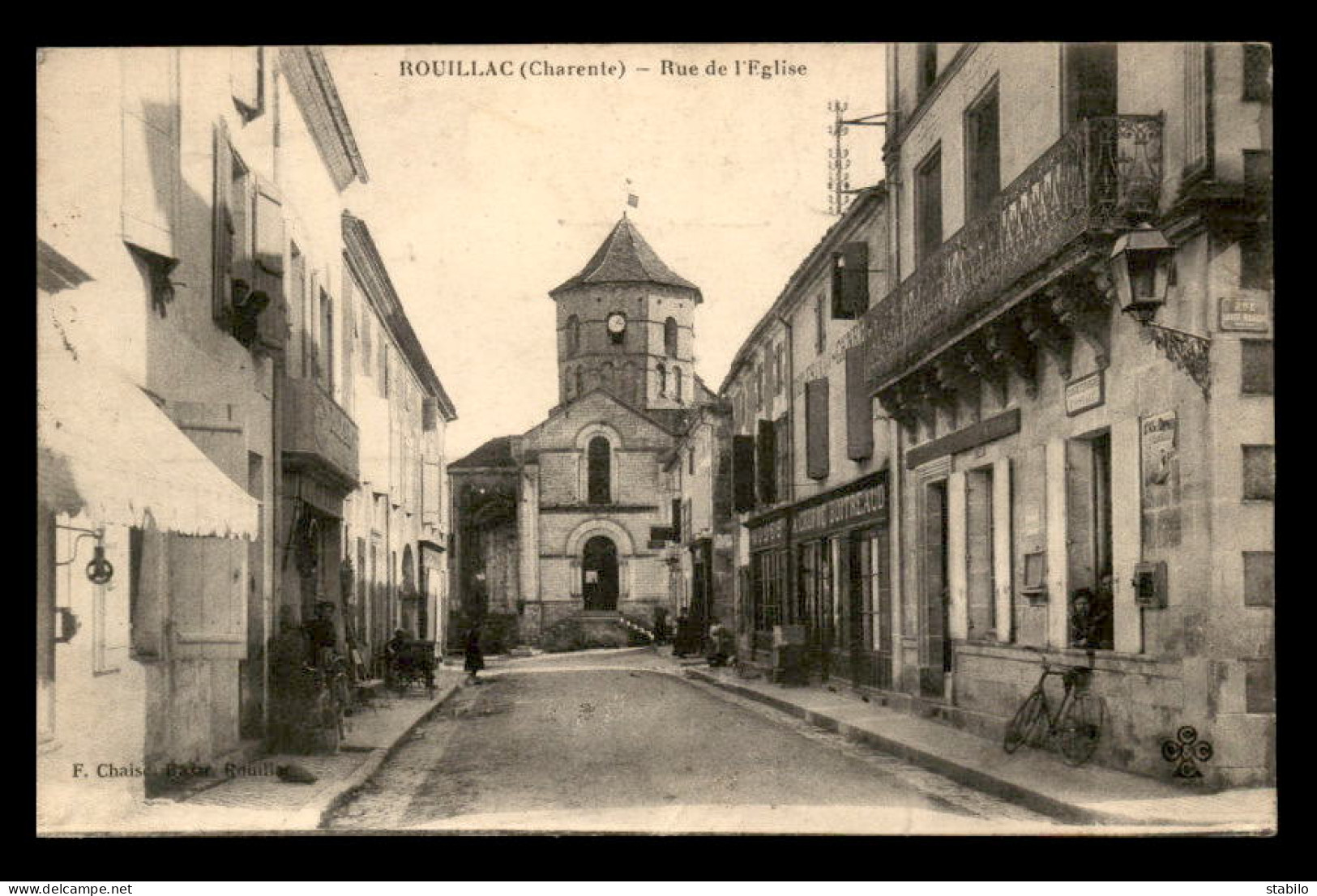 CACHET HOPITAL AUXILIAIRE N° 104 - UNION DES FEMMES DE FRANCE - SUR CARTE DE LA RUE DE L'EGLISE DE ROUILLAC (CHARENTE) - Oorlog 1914-18