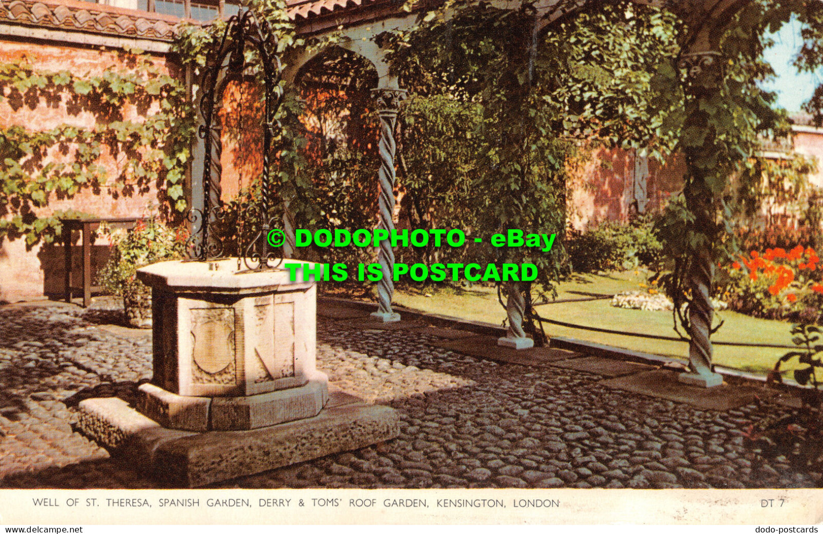 R522661 London. Well Of St. Theresa. Spanish Garden. Derry And Toms Roof Garden. - Other & Unclassified