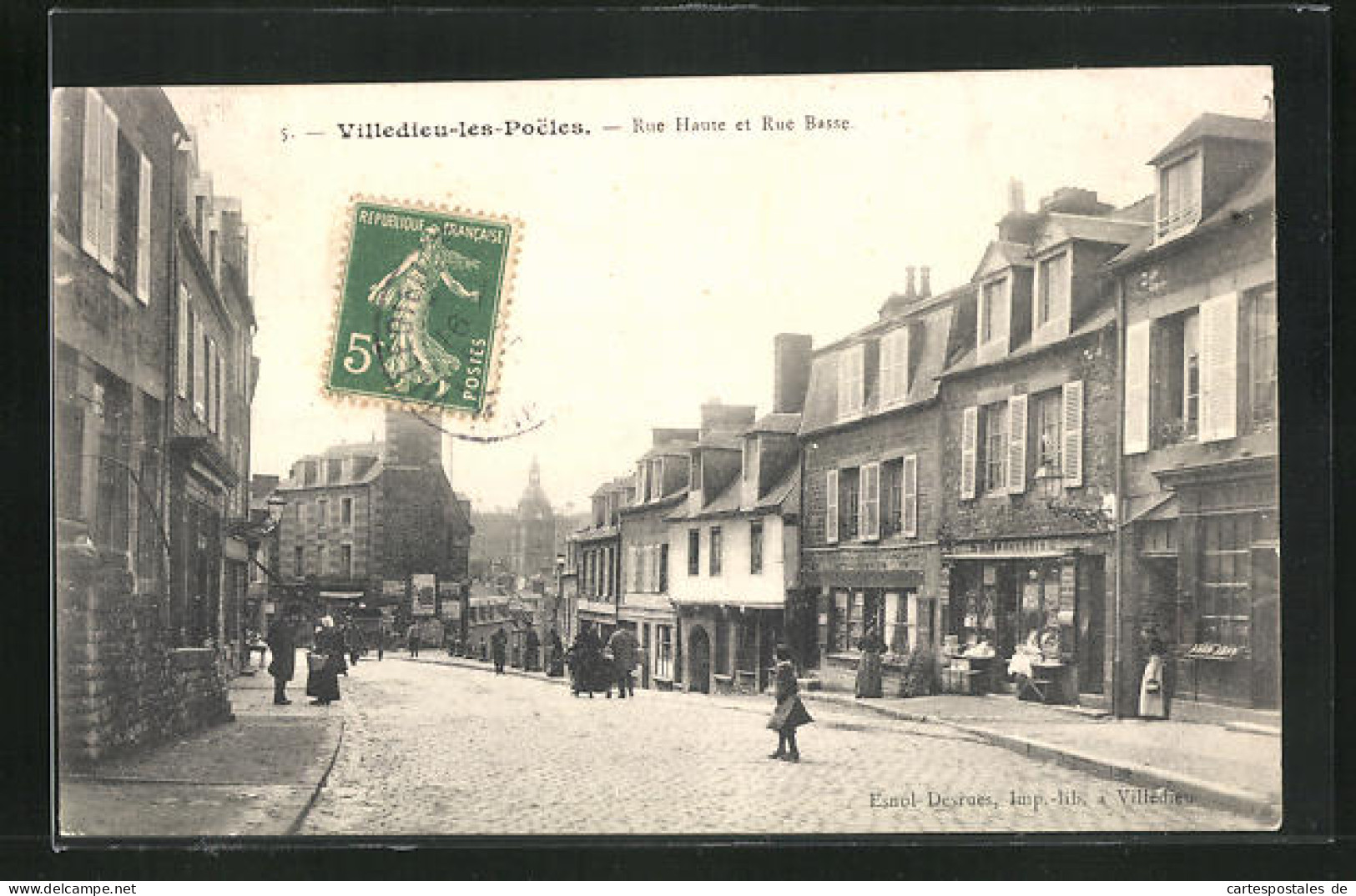 CPA Villedieu-les-Poeles, Rue Haute Et Rue Basse, Vue De La Rue  - Villedieu