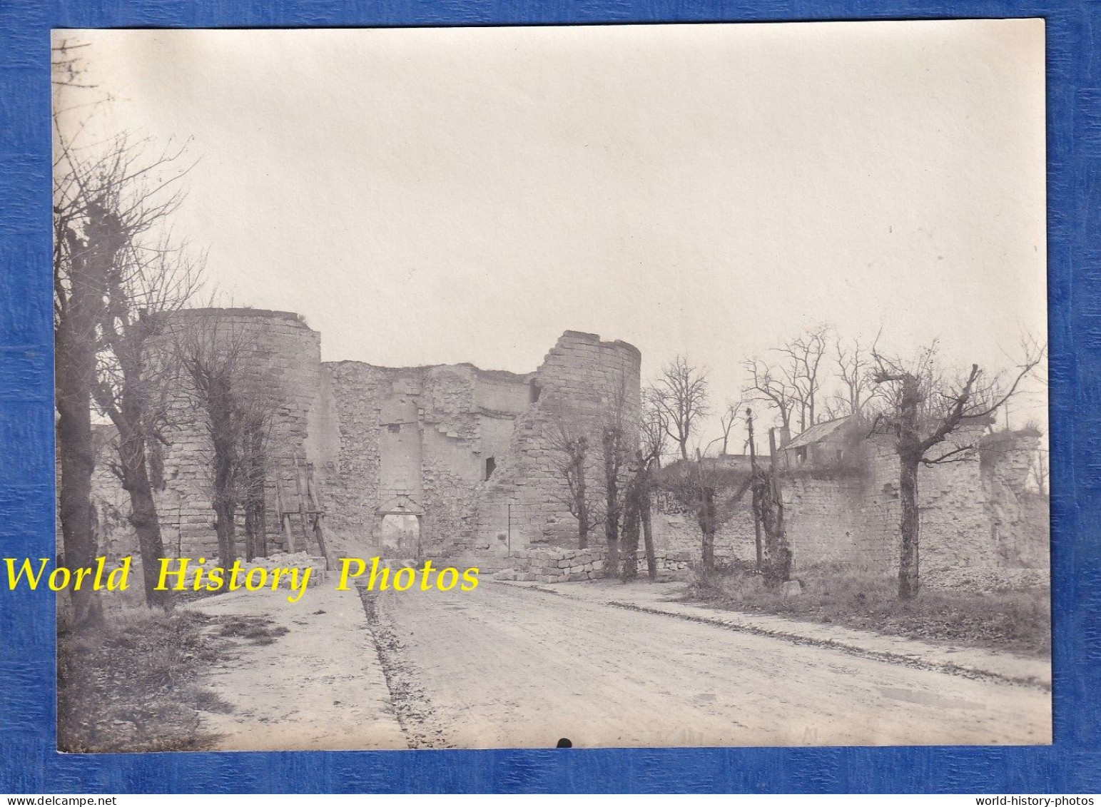 Photo Ancienne - COUCY Le CHATEAU ( Aisne ) - Entrée Du Château - Vers 1918 1919 - Porte Ancienne - Histoire Aisne - War, Military