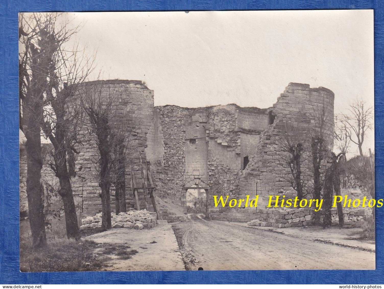 Photo Ancienne - COUCY Le CHATEAU ( Aisne ) - Porte Ancienne - Vers 1918 1919 - Aisne Fort Remparts Fortifications - Guerre, Militaire