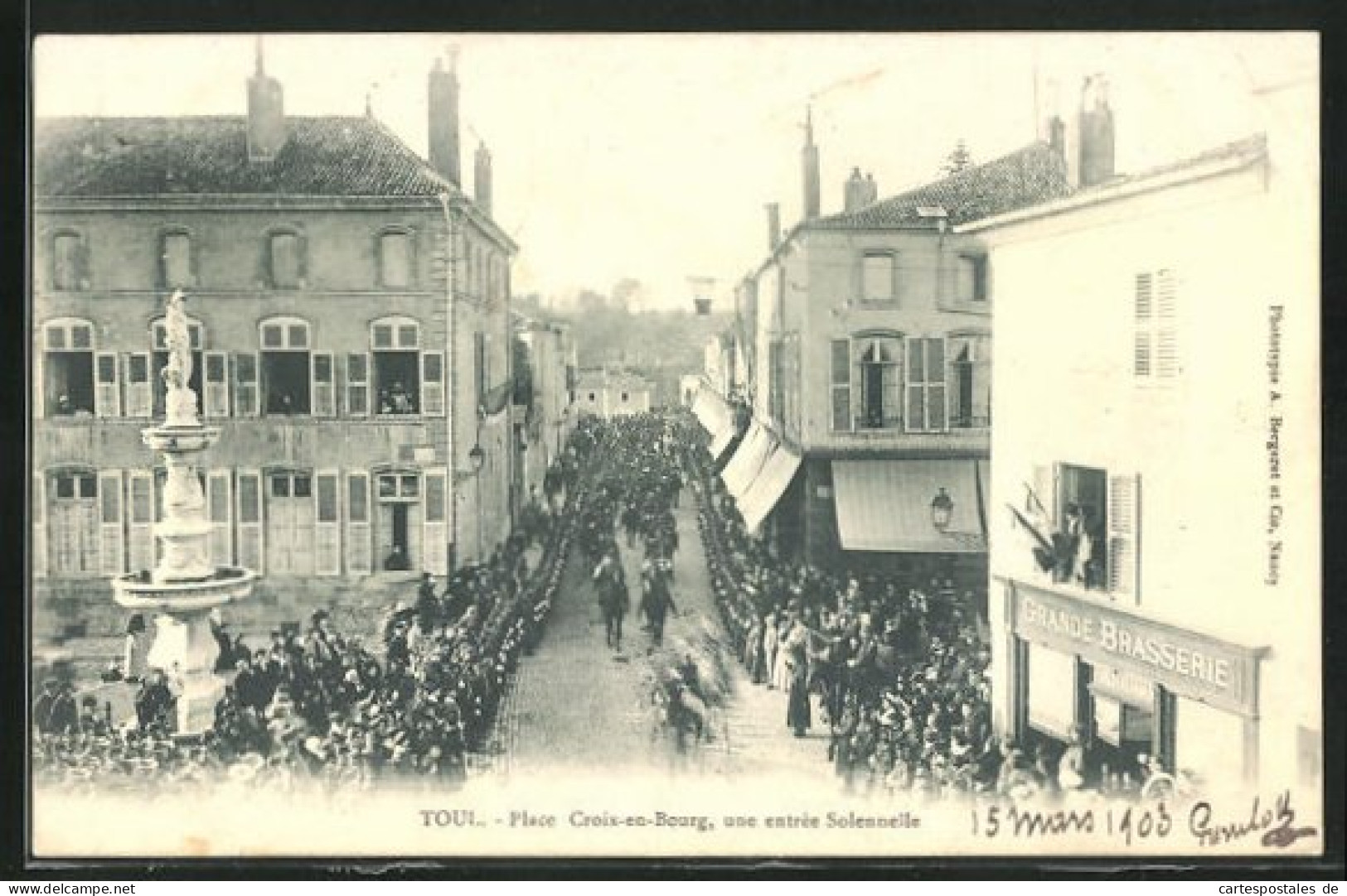 CPA Toul, Place Croix-en-Bourg, Une Entreée Solennelle, Volksfest  - Toul