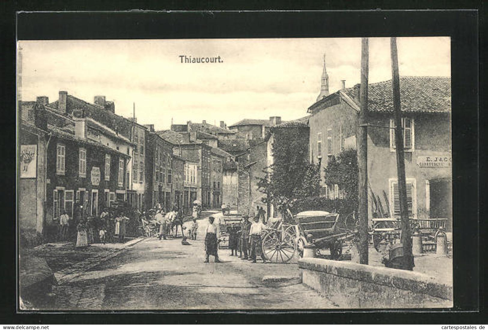 CPA Thiaucourt, Vue De La Rue Avec Des Passants Et Commercesn  - Other & Unclassified
