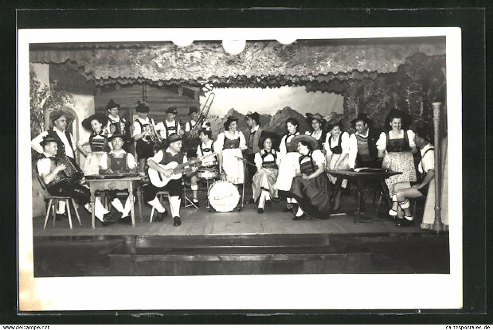 Foto-AK Klingenschmid-Bühne, Trachtenkapelle  - Music And Musicians