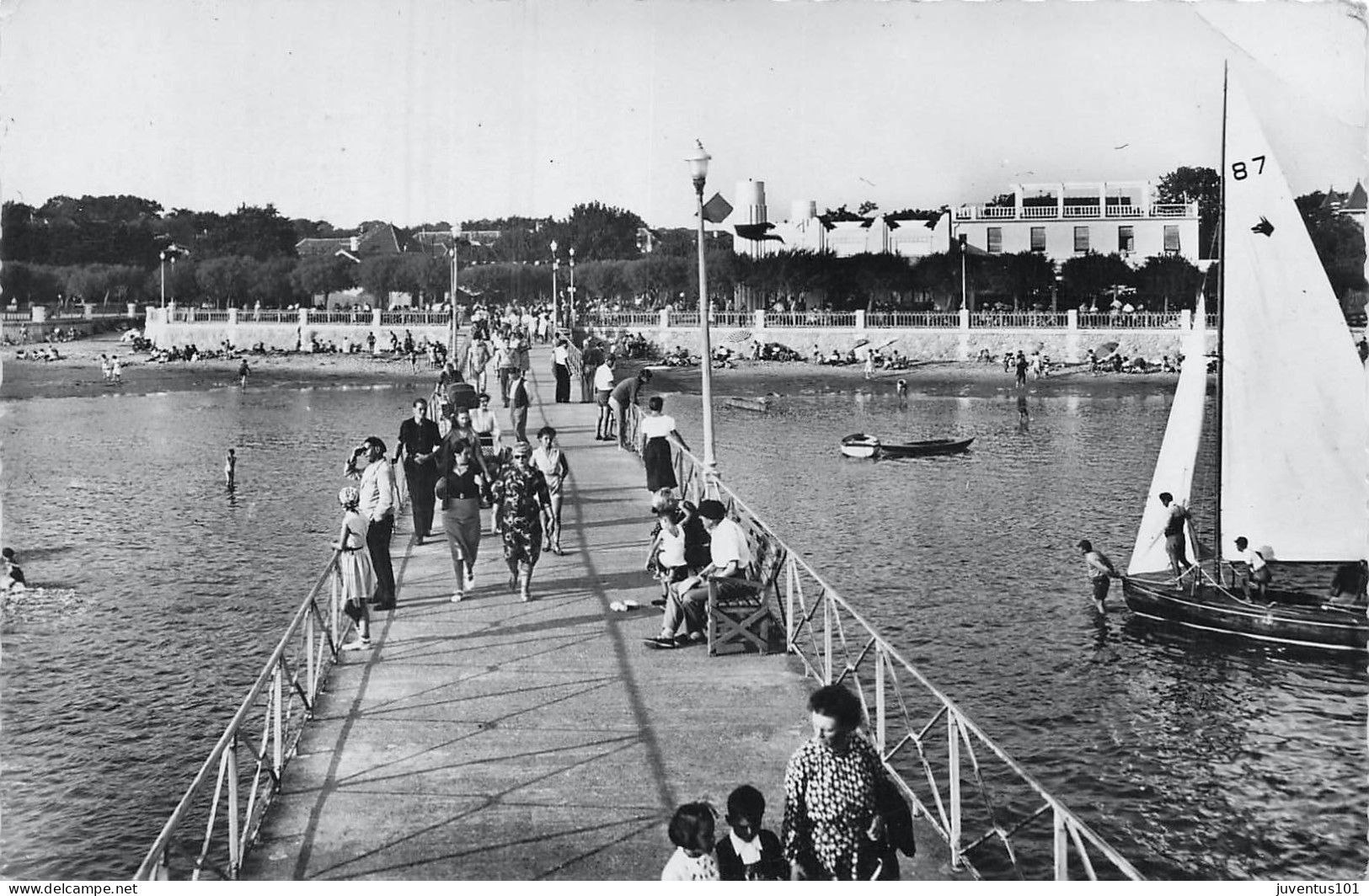 CPSM Andernos Les Bains-La Jetée-Beau Timbre       L2872 - Andernos-les-Bains