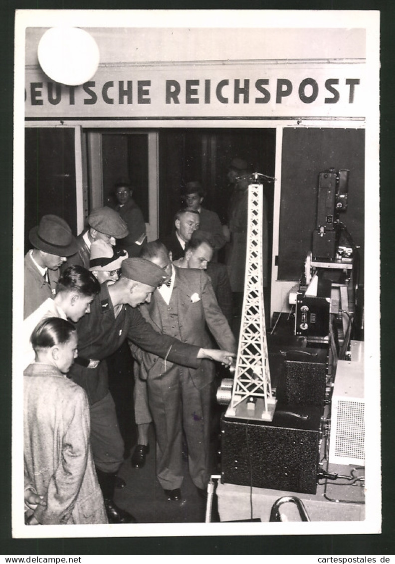 Fotografie Ansicht Leipzig, Herbstmesse 1940, Messestand Der Reichspost  - Beroepen