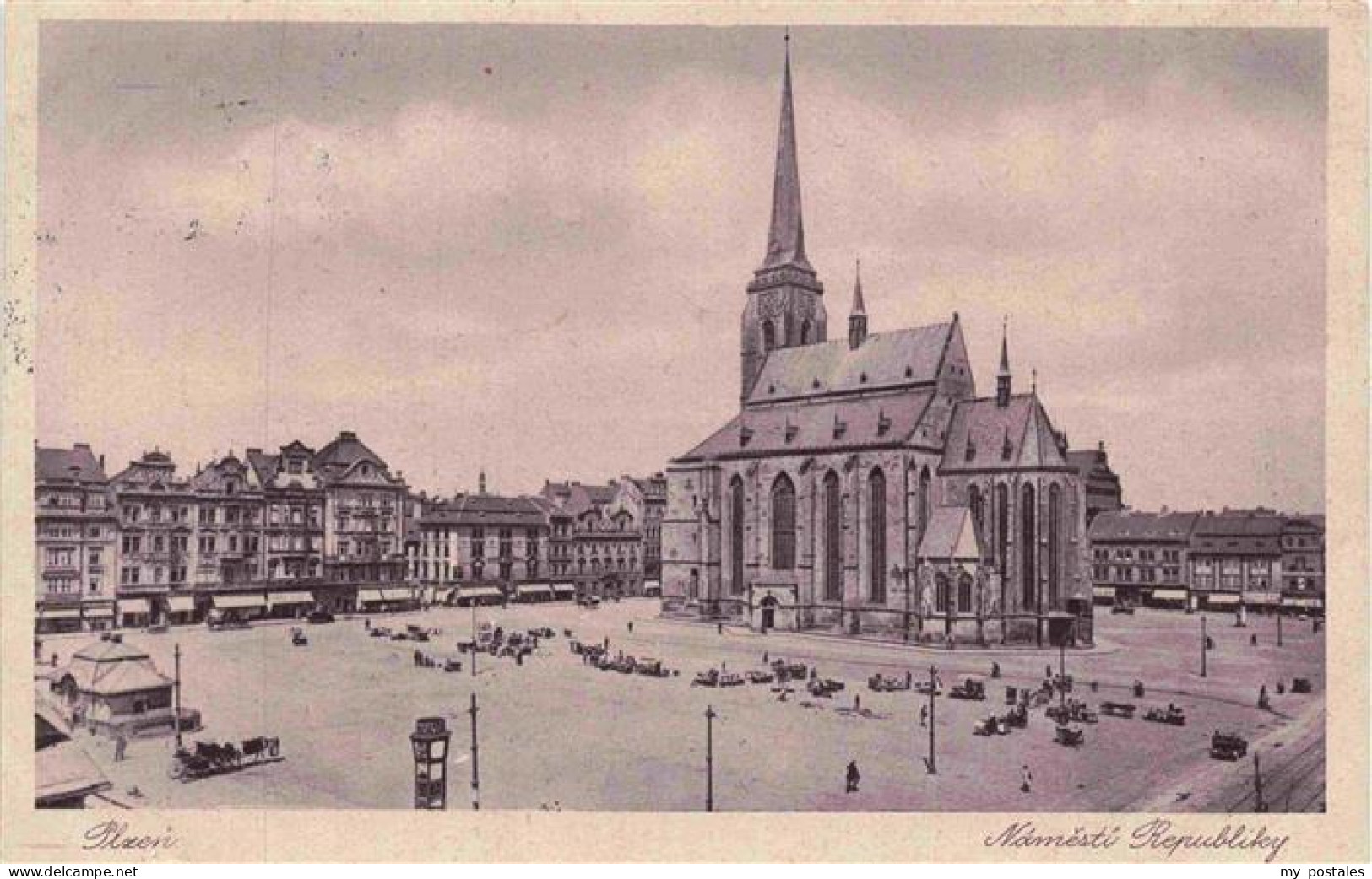 73973264 PLZEN_Pilsen_CZ Namesti Republiky Republikplatz Kirche - República Checa