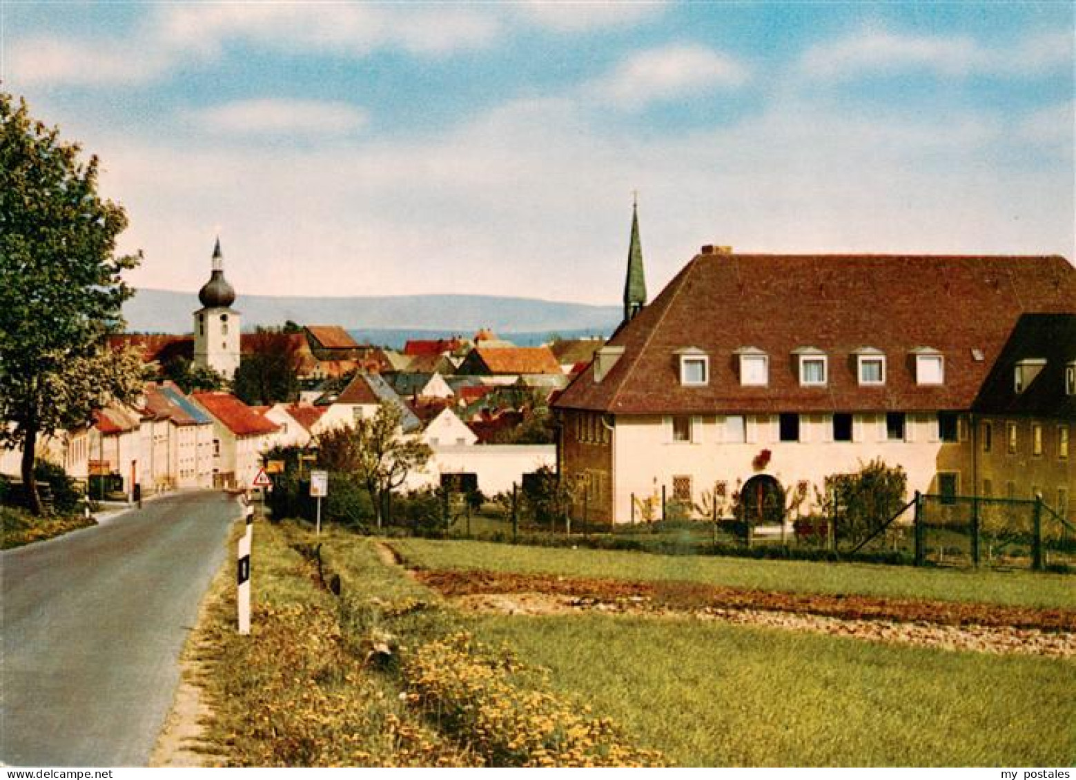 73941278 Konnersreuth_Oberpfalz Ortseinfahrt Blick Zur Kirche - Other & Unclassified