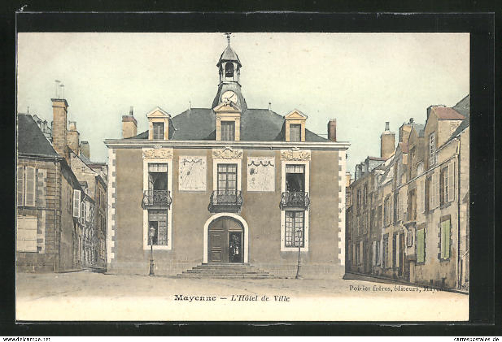 CPA Mayenne, L`Hôtel De Ville  - Mayenne
