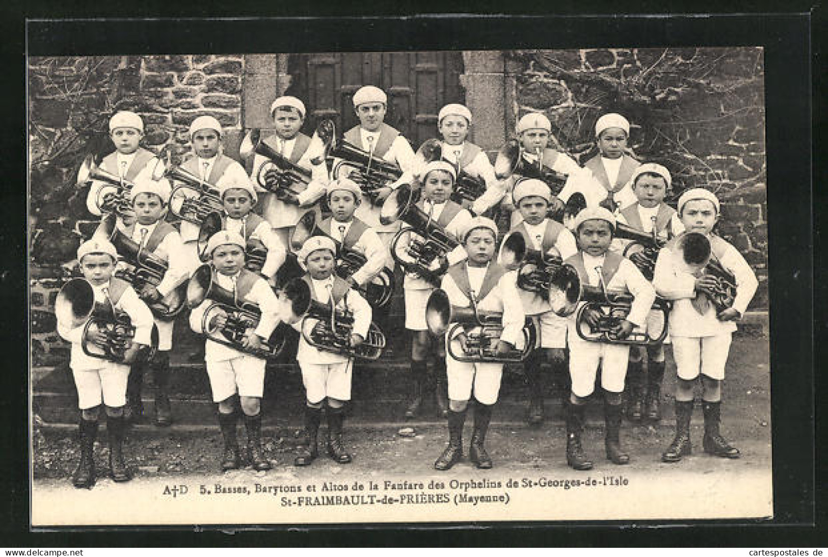 CPA Saint-Fraimbault-de-Priéres, 5. Basses, Barytons Et Altos De La Fanfare Des Orphelins De Saint-Georges-de-l'Isle  - Andere & Zonder Classificatie