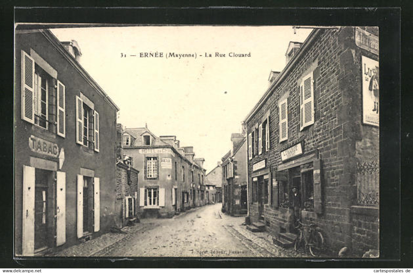 CPA Ernée, La Rue Clouard  - Andere & Zonder Classificatie