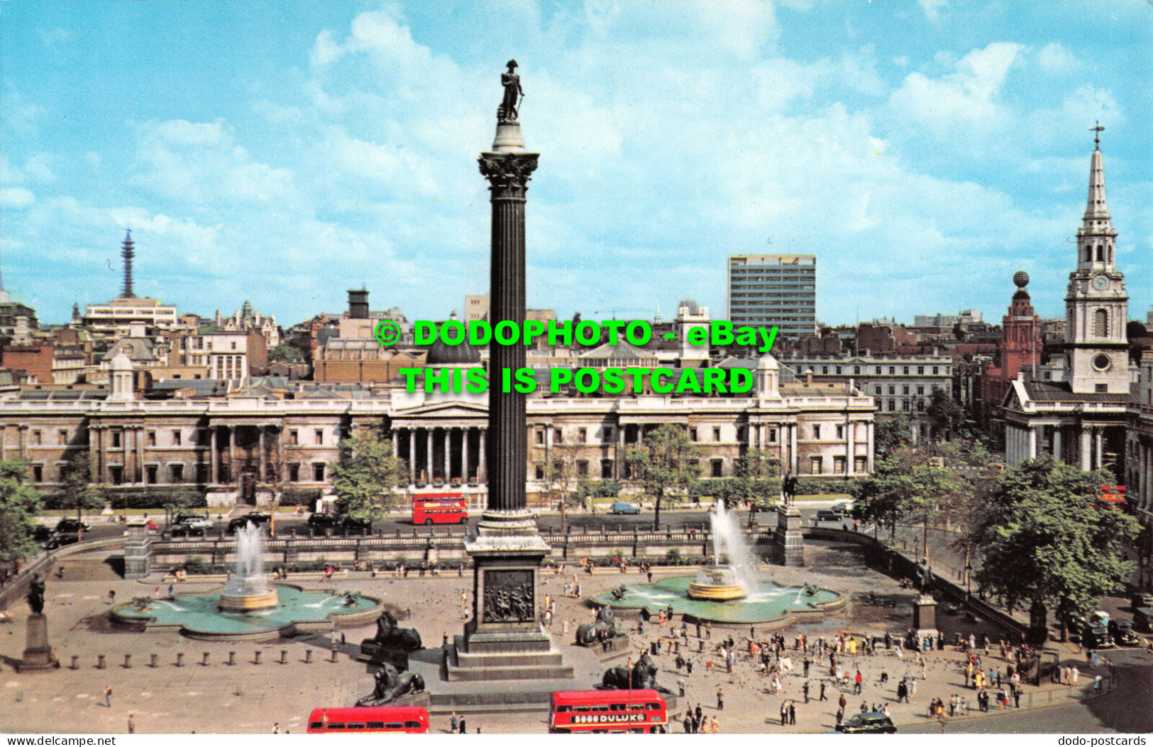 R523453 London. Trafalgar Square. Postcard - Autres & Non Classés