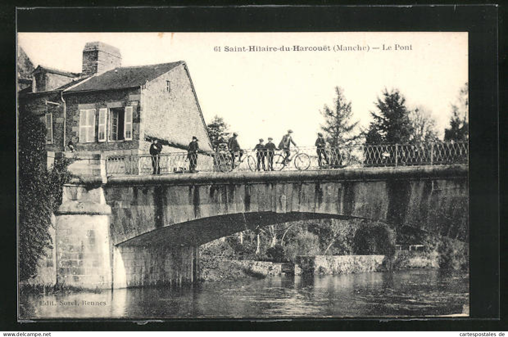 CPA St-Hilaire-du-Harcouet, Le Pont, Vélofahrer  - Saint Hilaire Du Harcouet